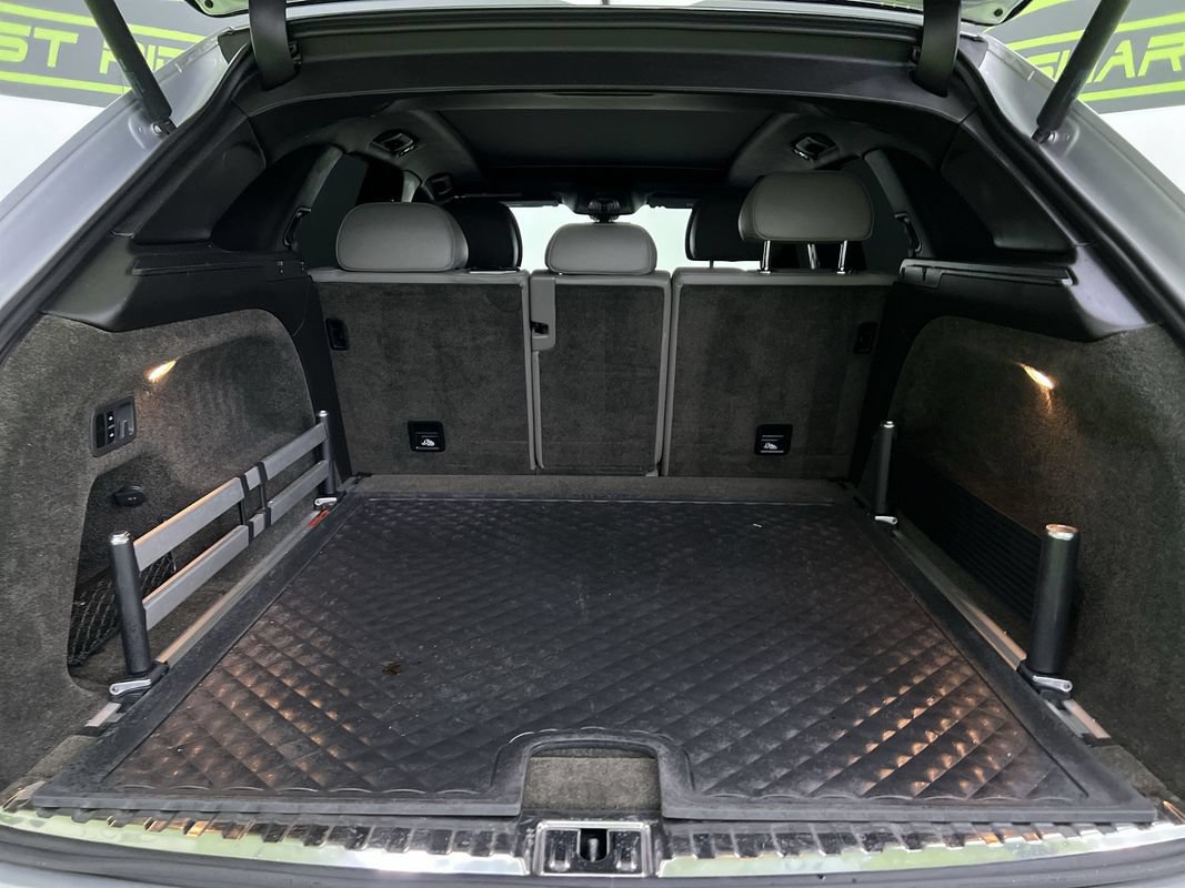 Used 2018 Bentley Bentayga AWD/4WD image 28
