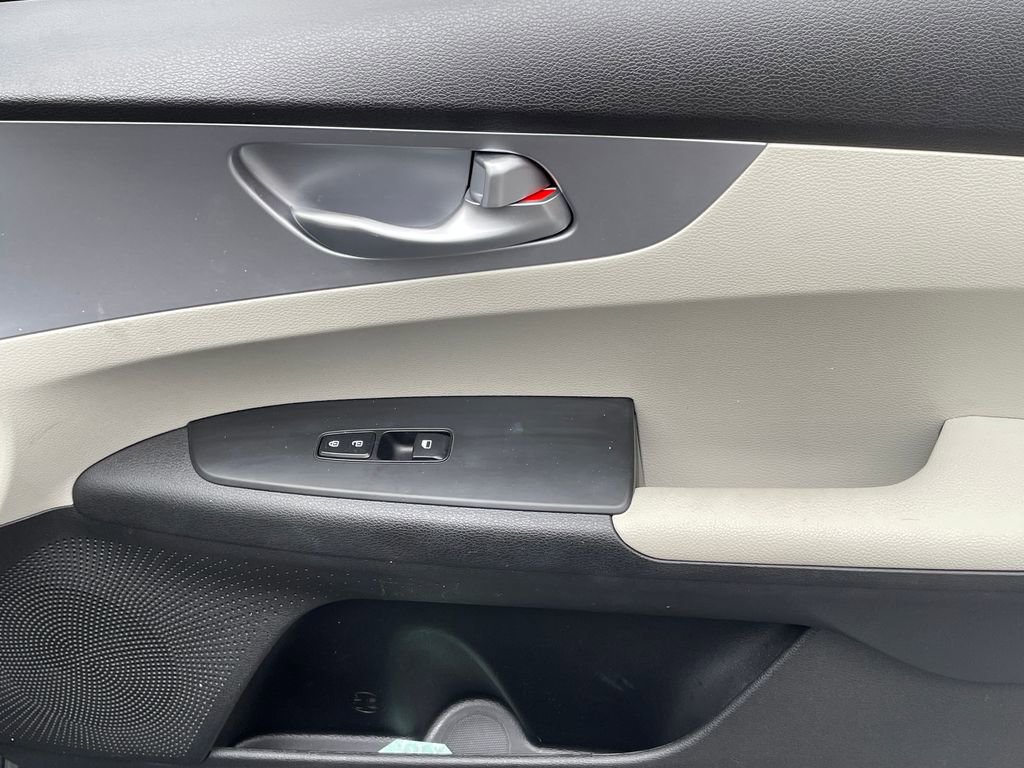 Used 2023 Kia Forte LXS image 32