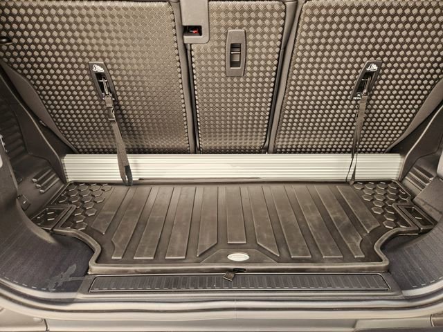 Used 2022 Land Rover Defender 90 X-Dynamic S image 31