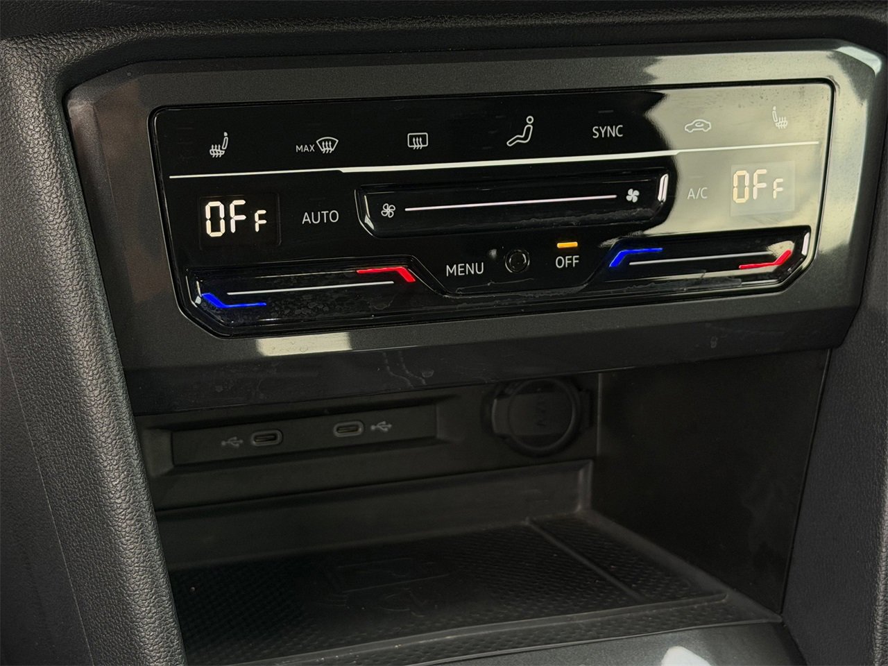 Used 2023 Volkswagen Tiguan SE image 19