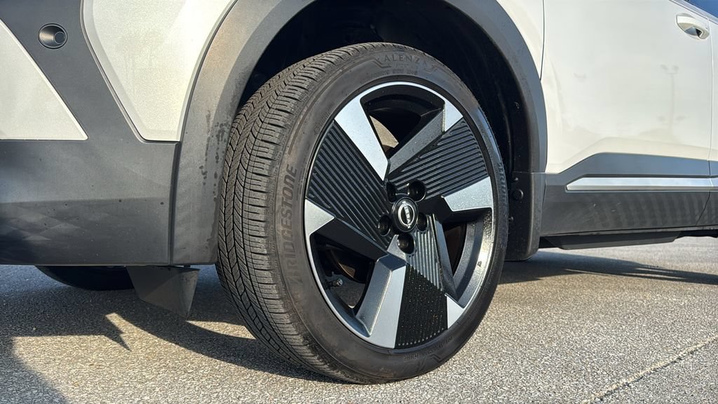 Used 2025 Nissan Kicks SR w/ SR Premium Package FWD image 10