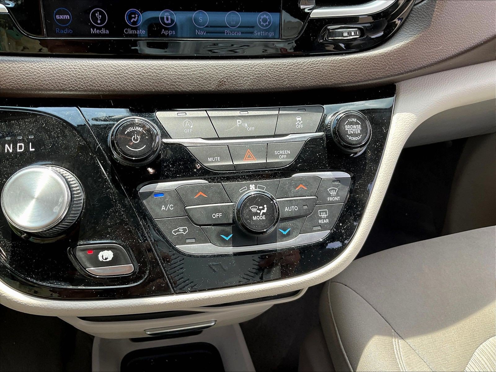Used 2019 Chrysler Pacifica Touring Plus FWD image 16
