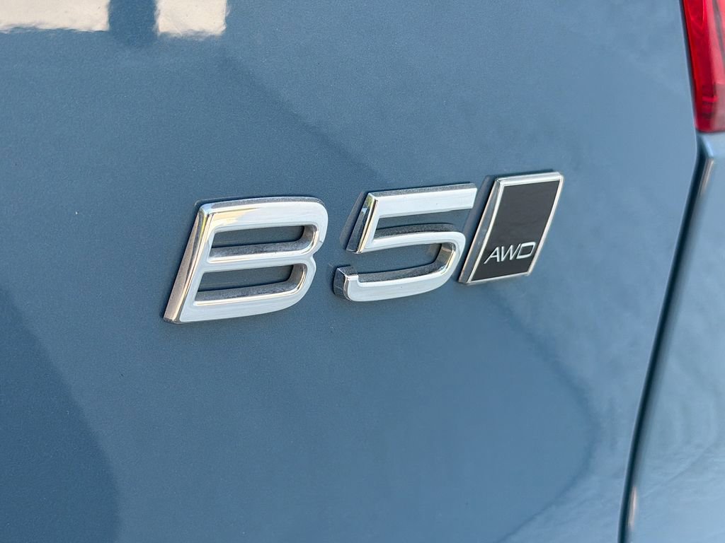 Used 2025 Volvo XC40 B5 Plus image 36