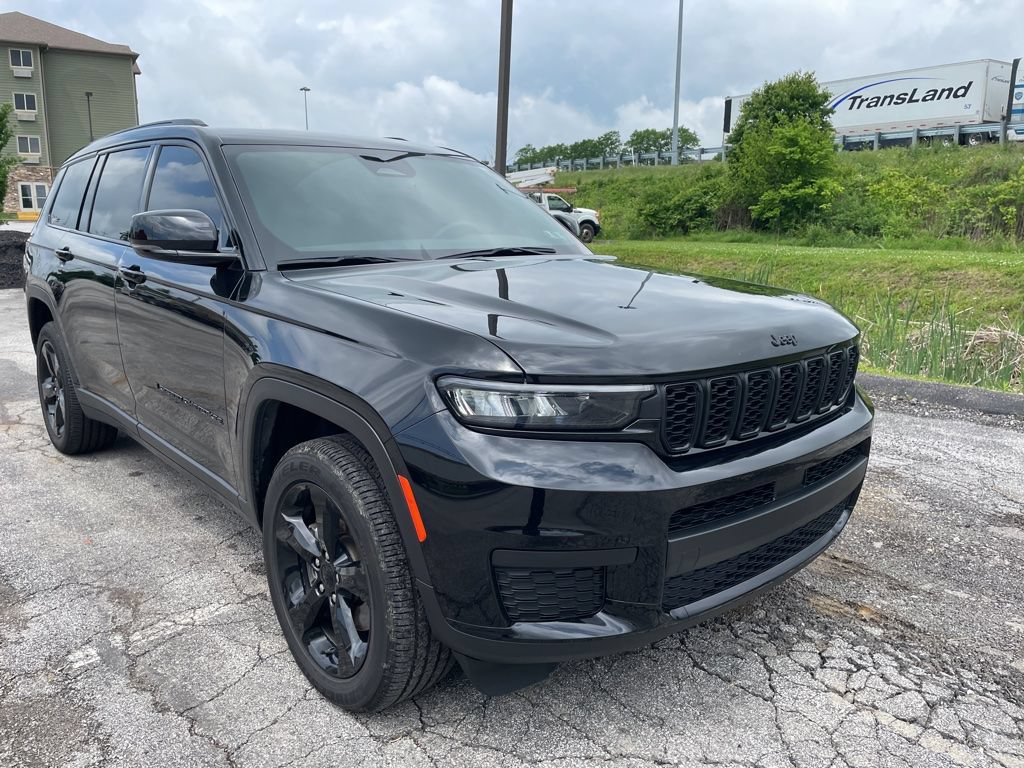 Used 2023 Jeep Grand Cherokee L Laredo AWD/4WD image 4