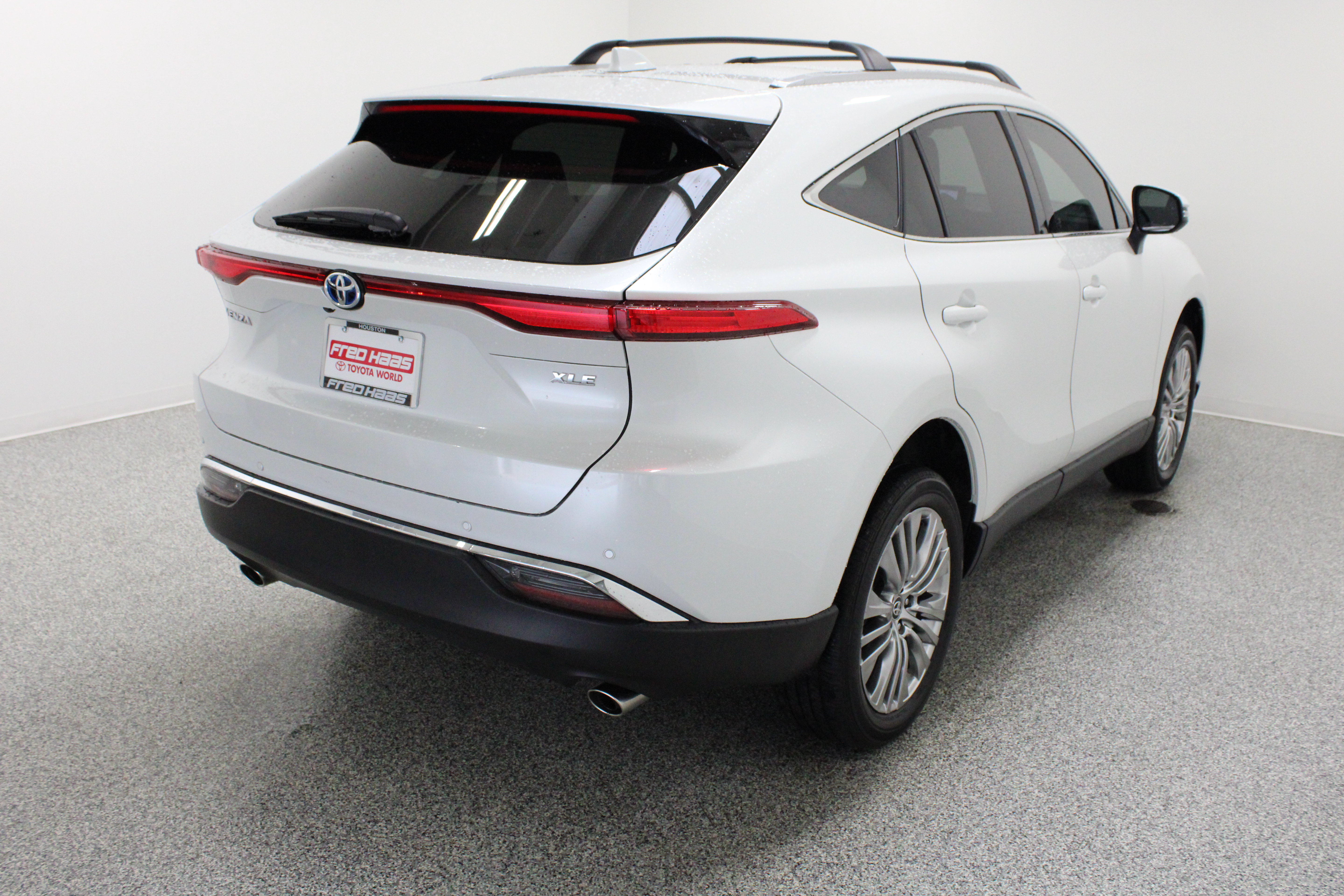 Certified 2024 Toyota Venza XLE AWD/4WD image 7