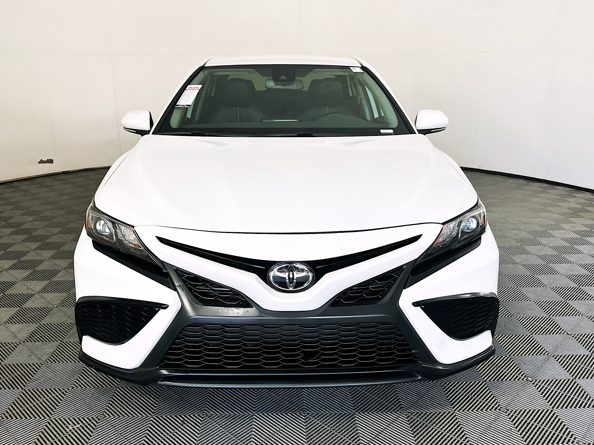 Used 2022 Toyota Camry SE w/ Convenience Package FWD image 8
