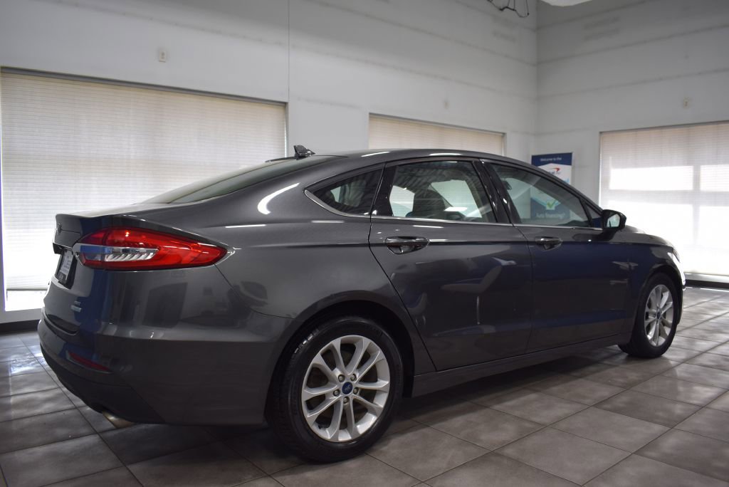 Used 2020 Ford Fusion SE image 4