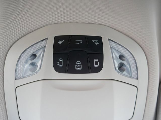 Used 2023 Chrysler Pacifica Touring-L image 32