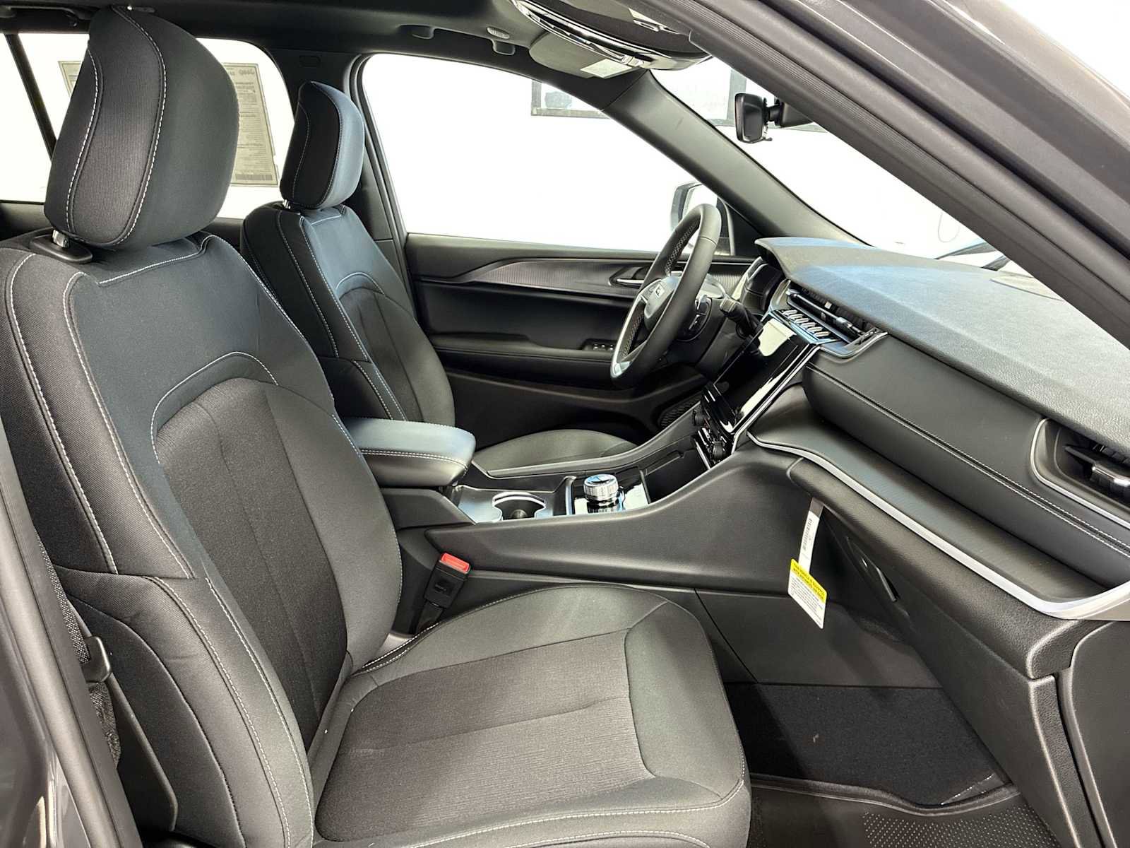 New 2025 Jeep Grand Cherokee Laredo X image 25