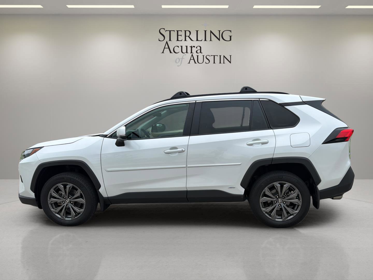 Used 2024 Toyota RAV4 XLE Premium AWD/4WD image 8