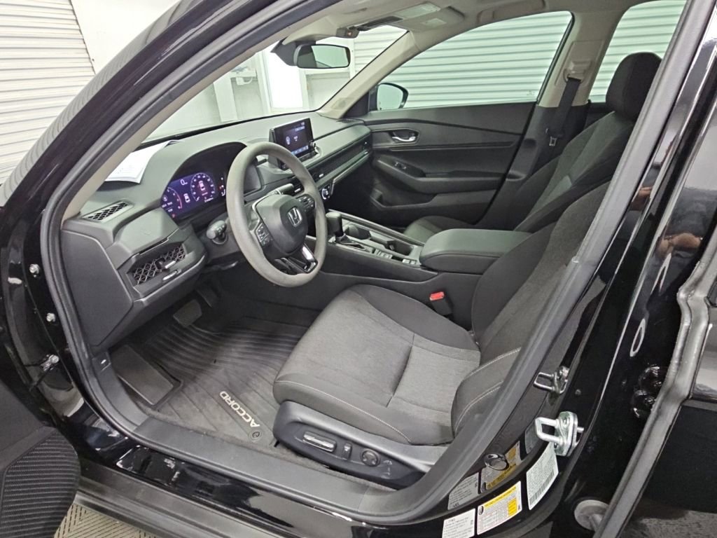 Used 2025 Honda Accord SE image 11
