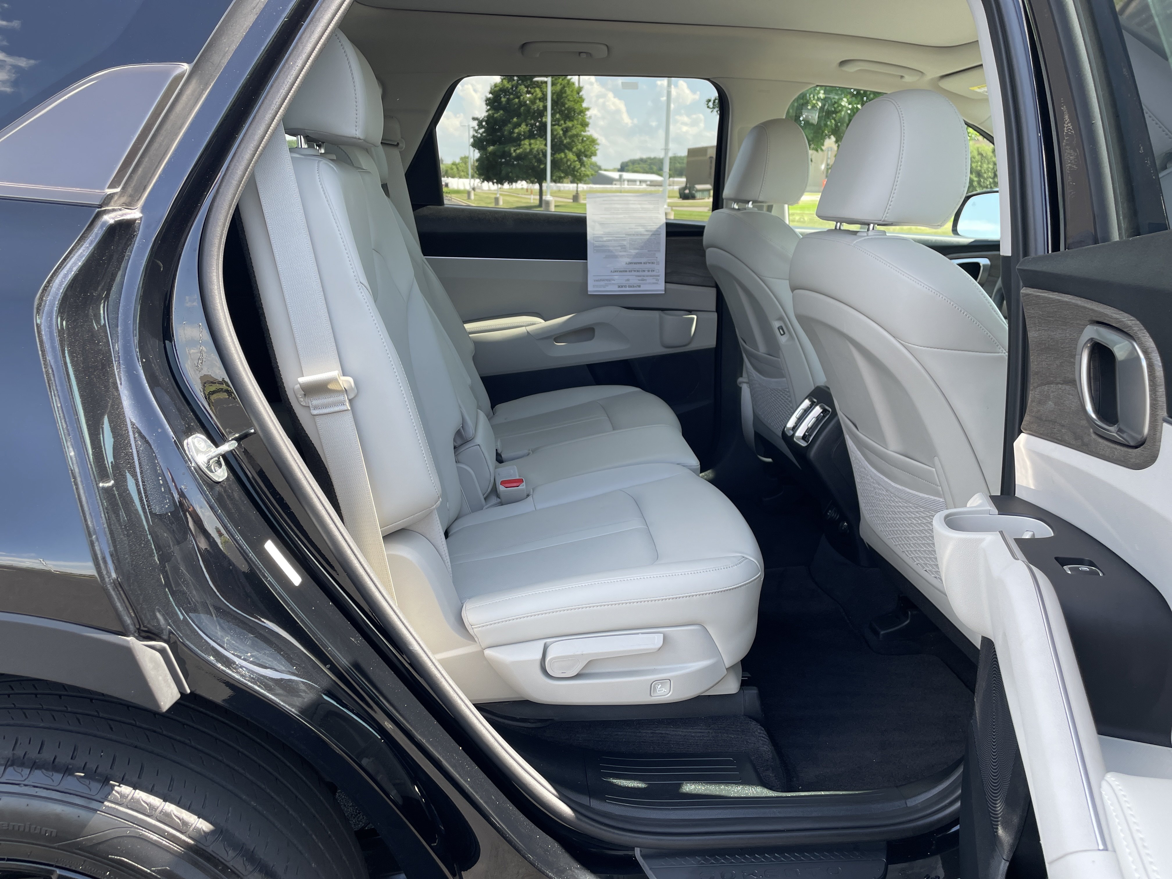 Used 2023 Kia Sorento S w/ Panoramic Sunroof Package AWD/4WD image 24