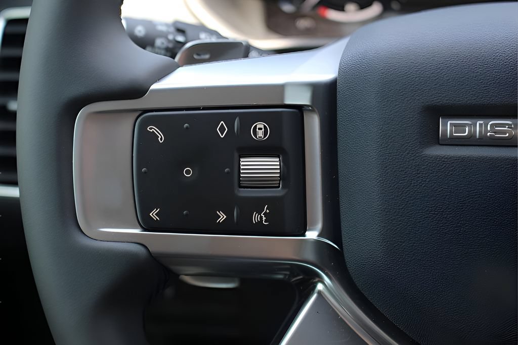 New 2025 Land Rover Discovery Dynamic SE AWD/4WD image 18