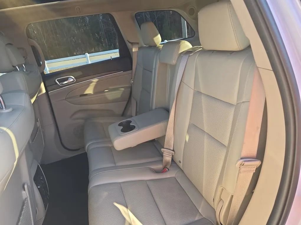 Used 2019 Jeep Grand Cherokee Limited w/ Luxury Group II image 44