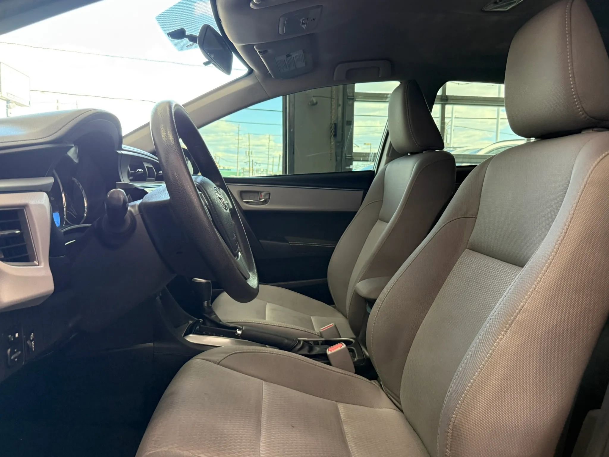 Used 2016 Toyota Corolla LE FWD image 8