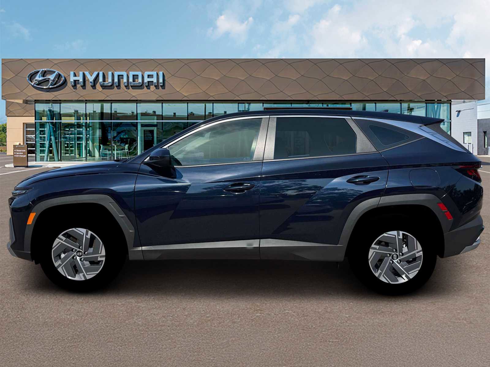 New 2026 Hyundai Tucson Blue SE image 3