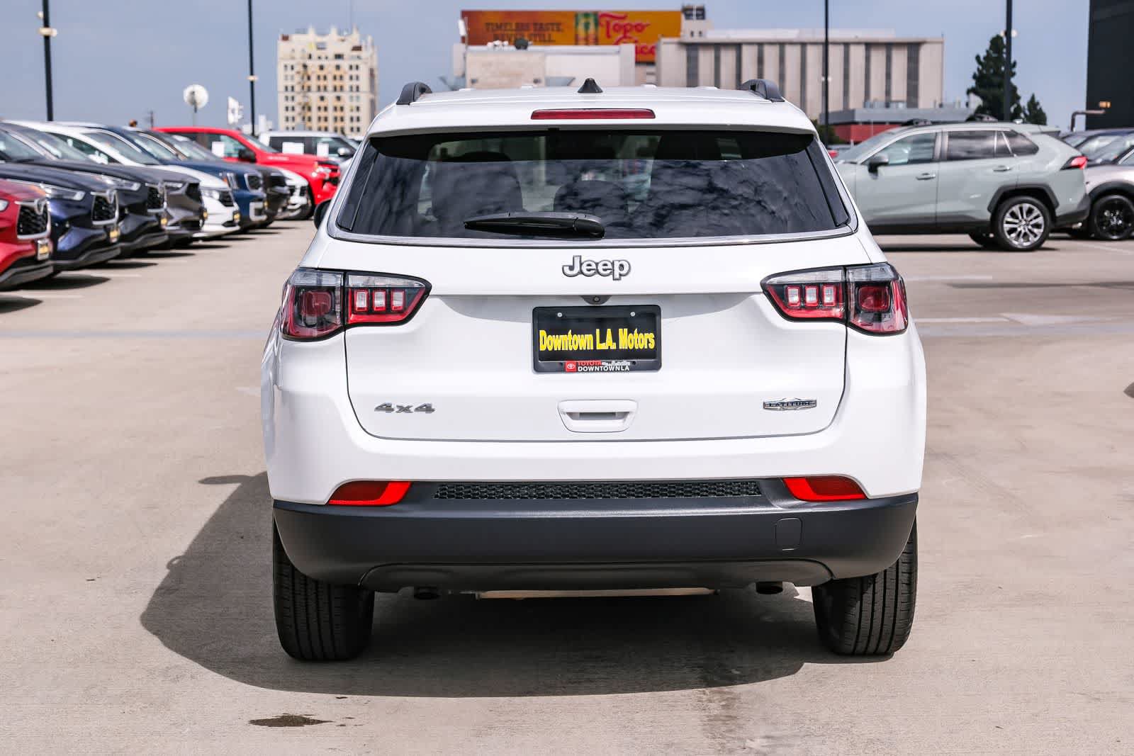 Used 2024 Jeep Compass Latitude AWD/4WD image 5