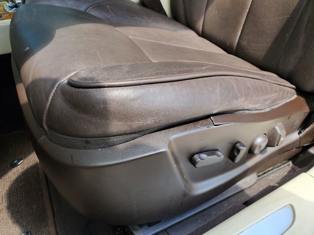 Used 2010 Cadillac DTS Platinum image 17