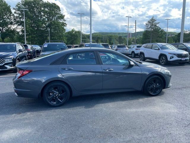 Used 2023 Hyundai Elantra SEL FWD image 3