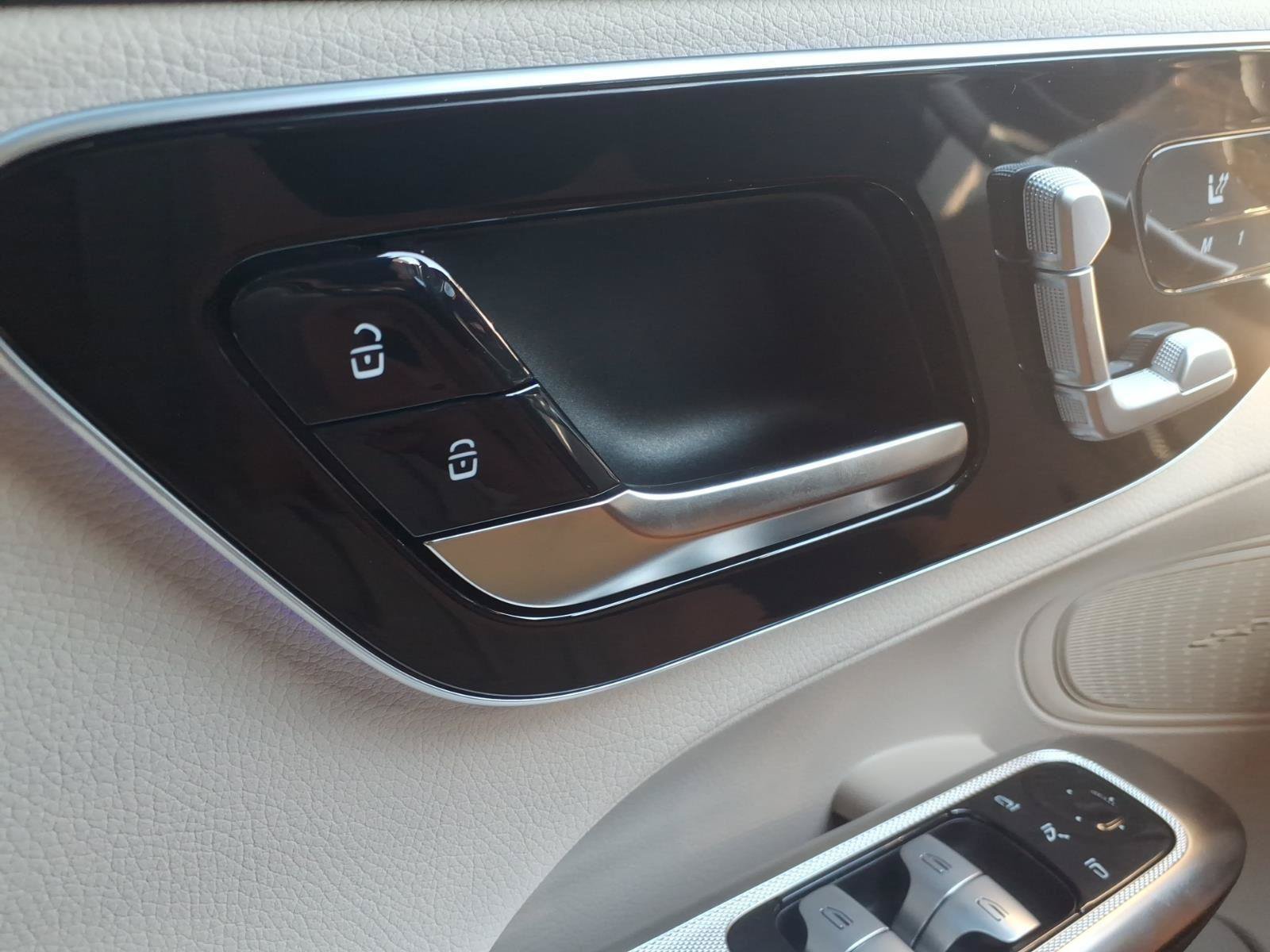 New 2026 Mercedes-Benz GLC 300 4MATIC image 32