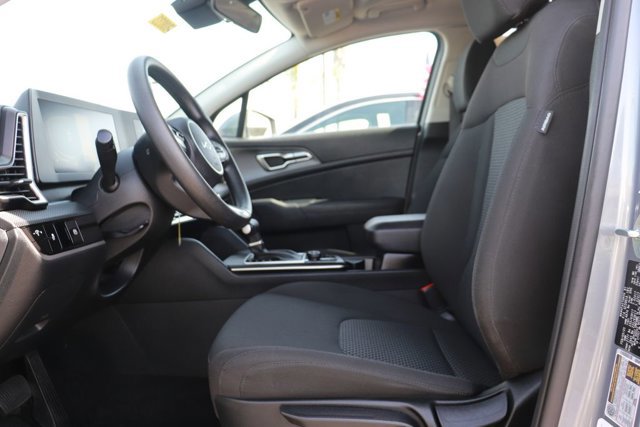 Used 2025 Kia Sportage LX image 10