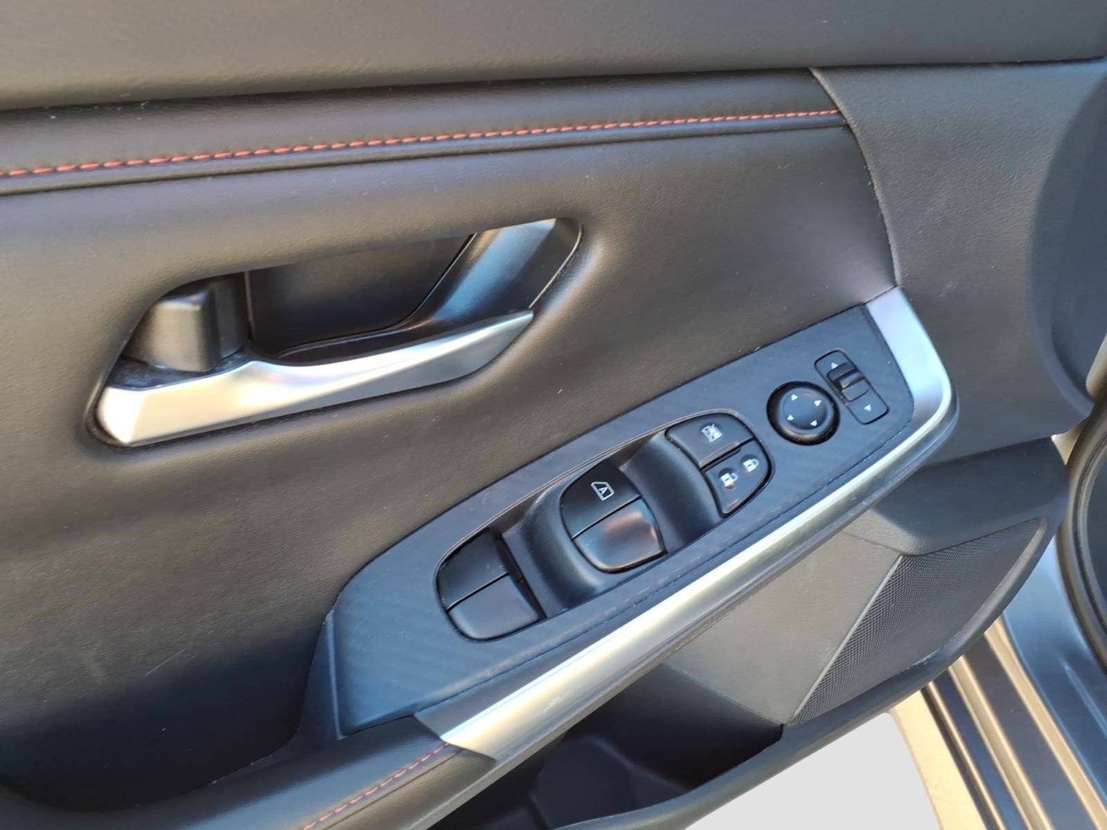 Used 2025 Nissan Sentra SR FWD image 13