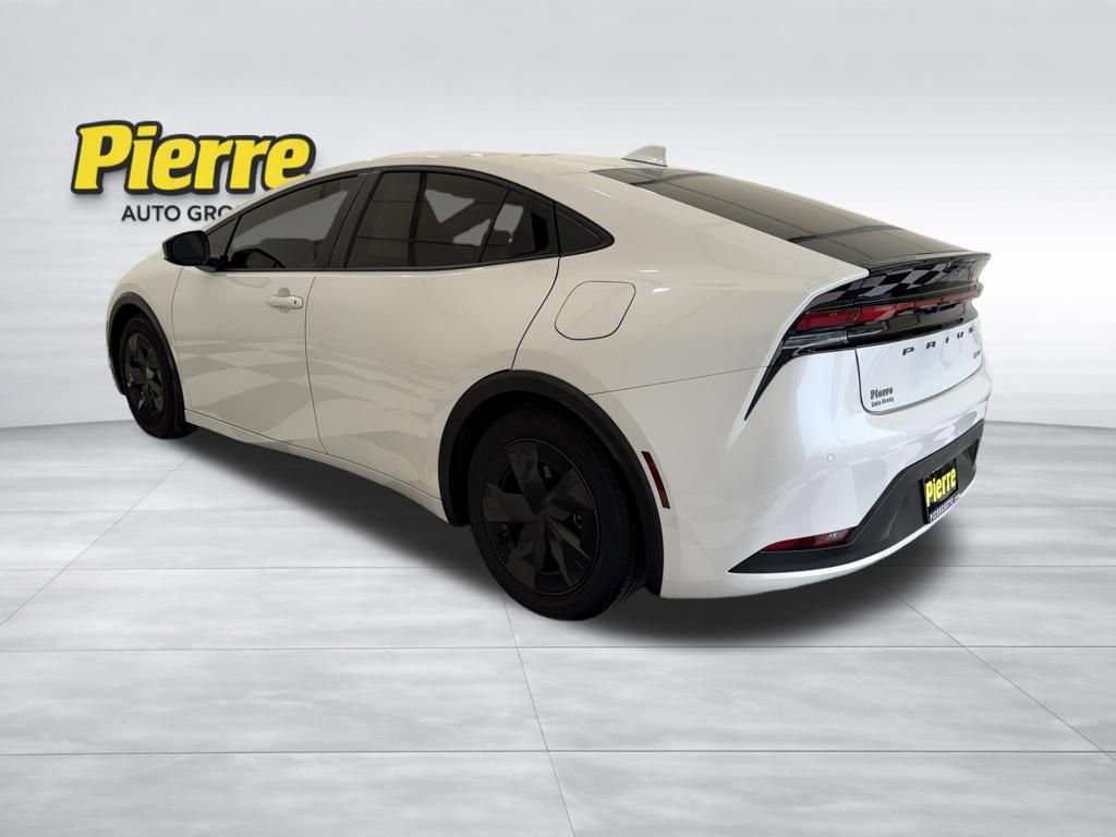 Used 2023 Toyota Prius LE FWD video 2