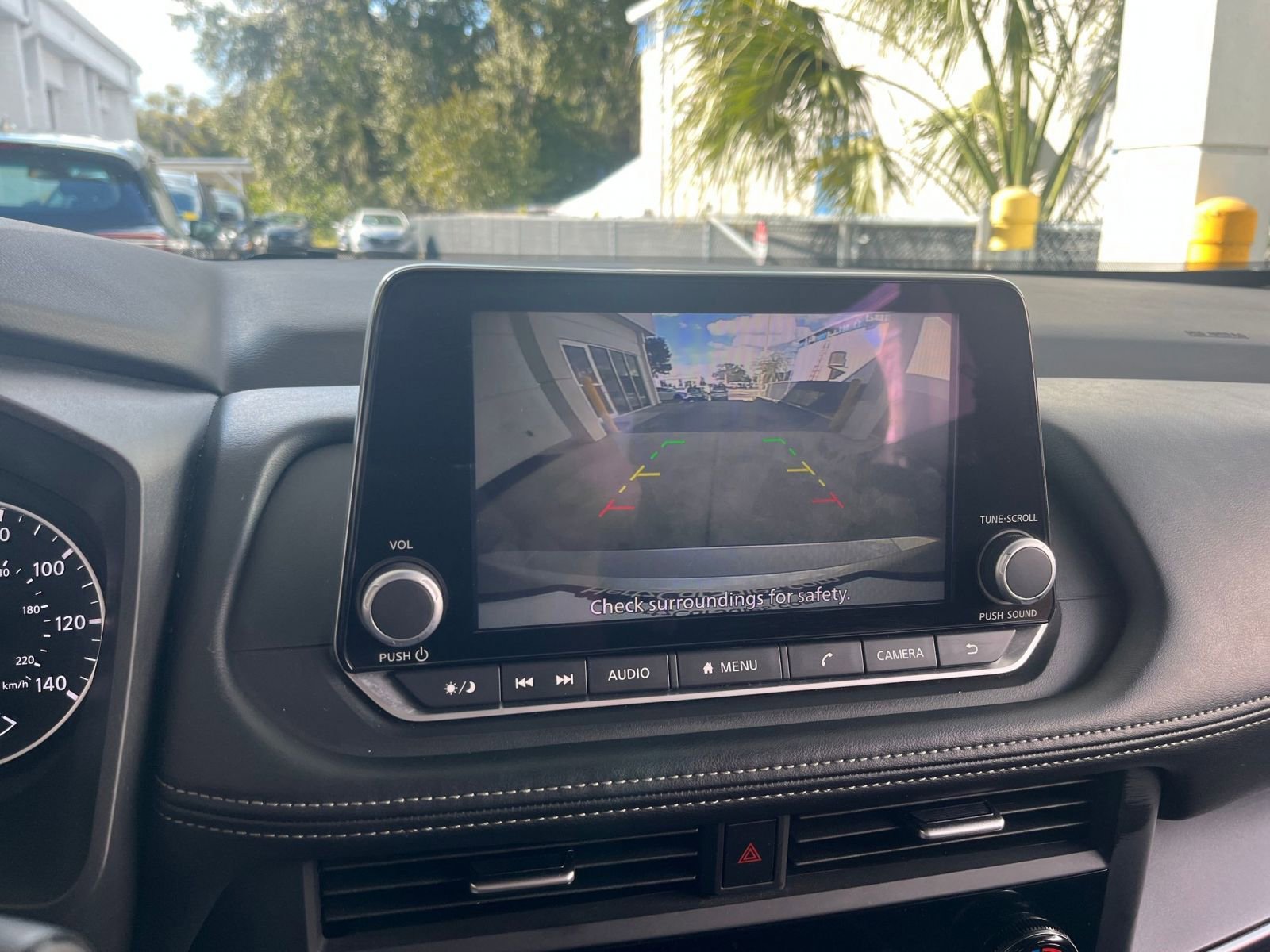 Used 2025 Nissan Rogue SV FWD image 25