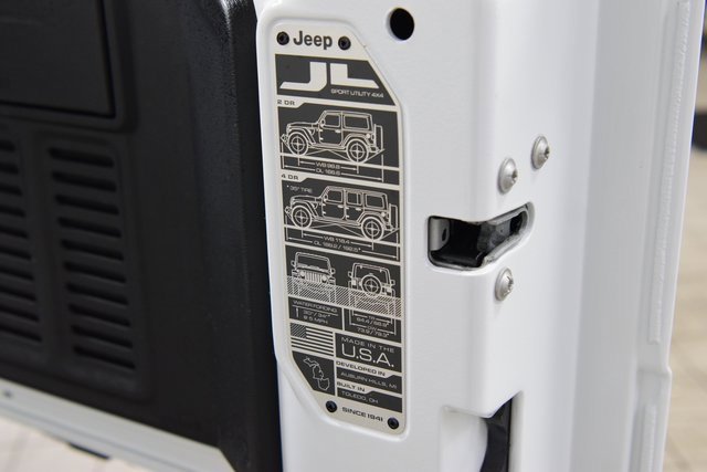 Used 2024 Jeep Wrangler Sahara w/ Safety Group image 24