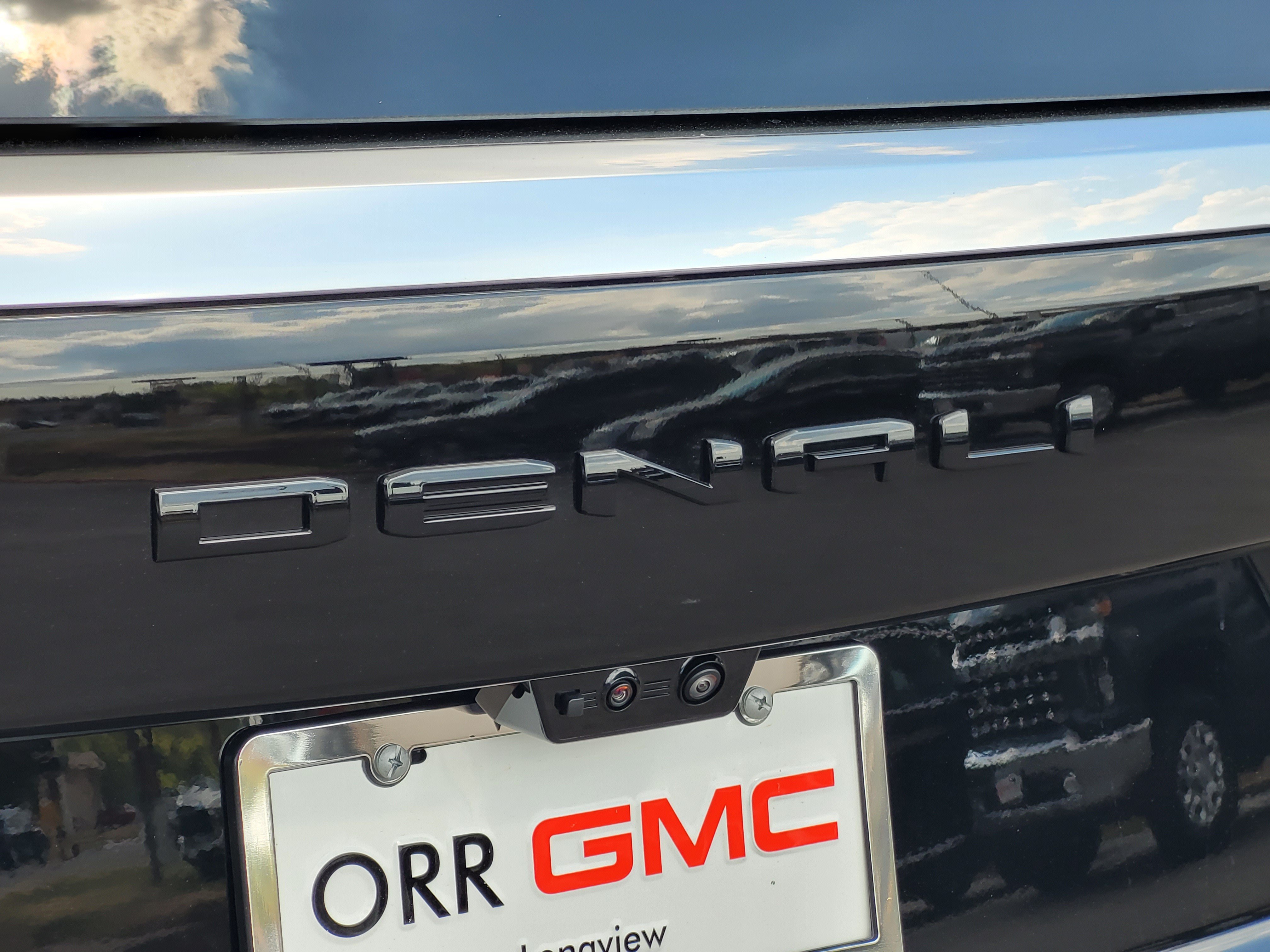 Used 2026 GMC Yukon Denali w/ Denali Reserve Package AWD/4WD image 8
