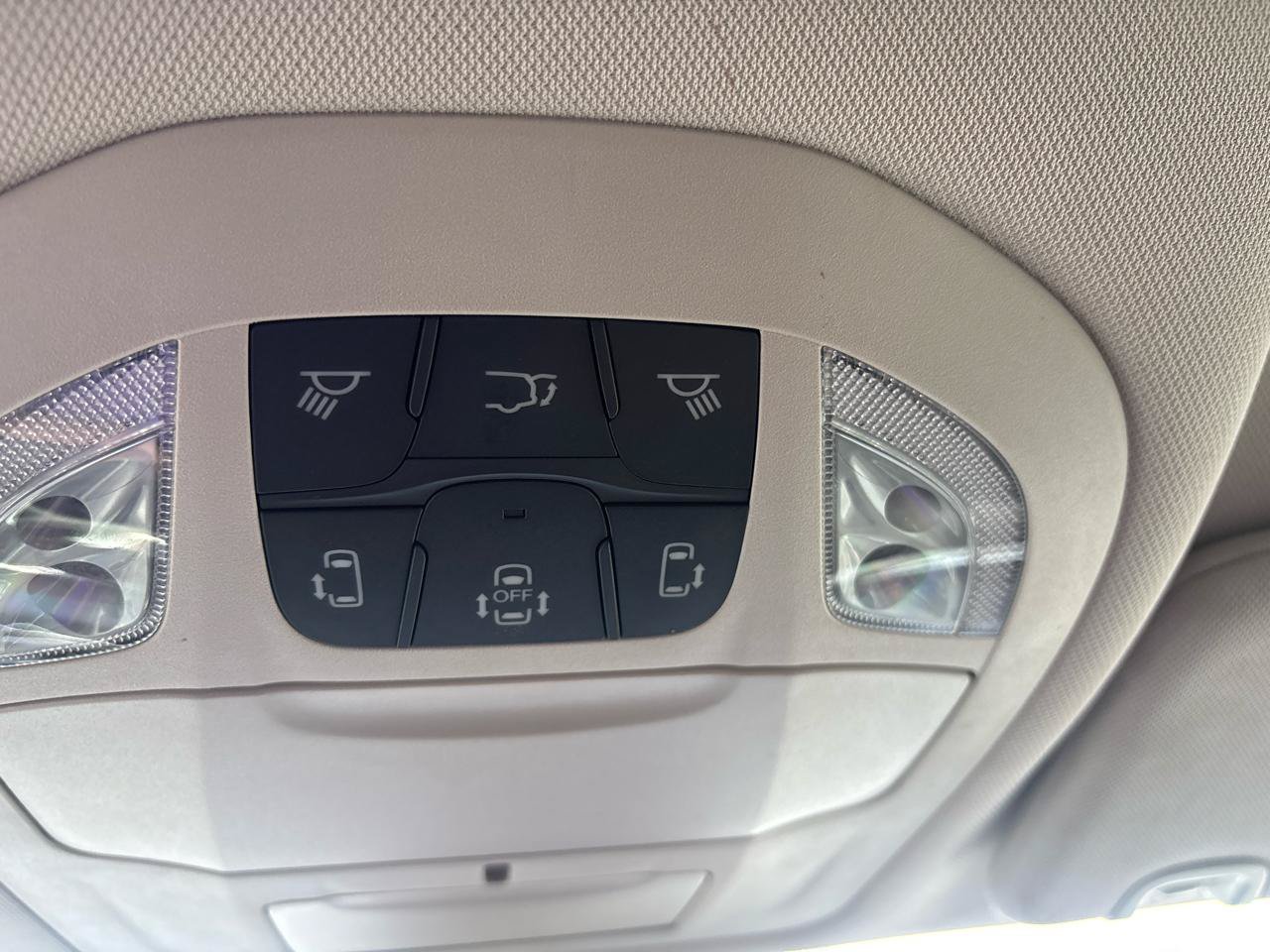 Used 2024 Chrysler Voyager LX FWD image 25