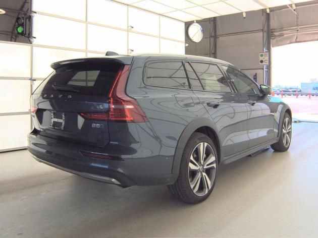 Used 2025 Volvo V60 B5 Cross Country Plus AWD/4WD image 4