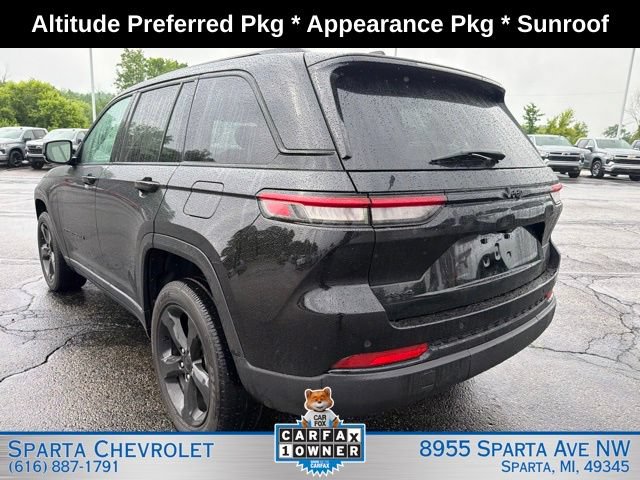 Used 2024 Jeep Grand Cherokee Altitude AWD/4WD image 5