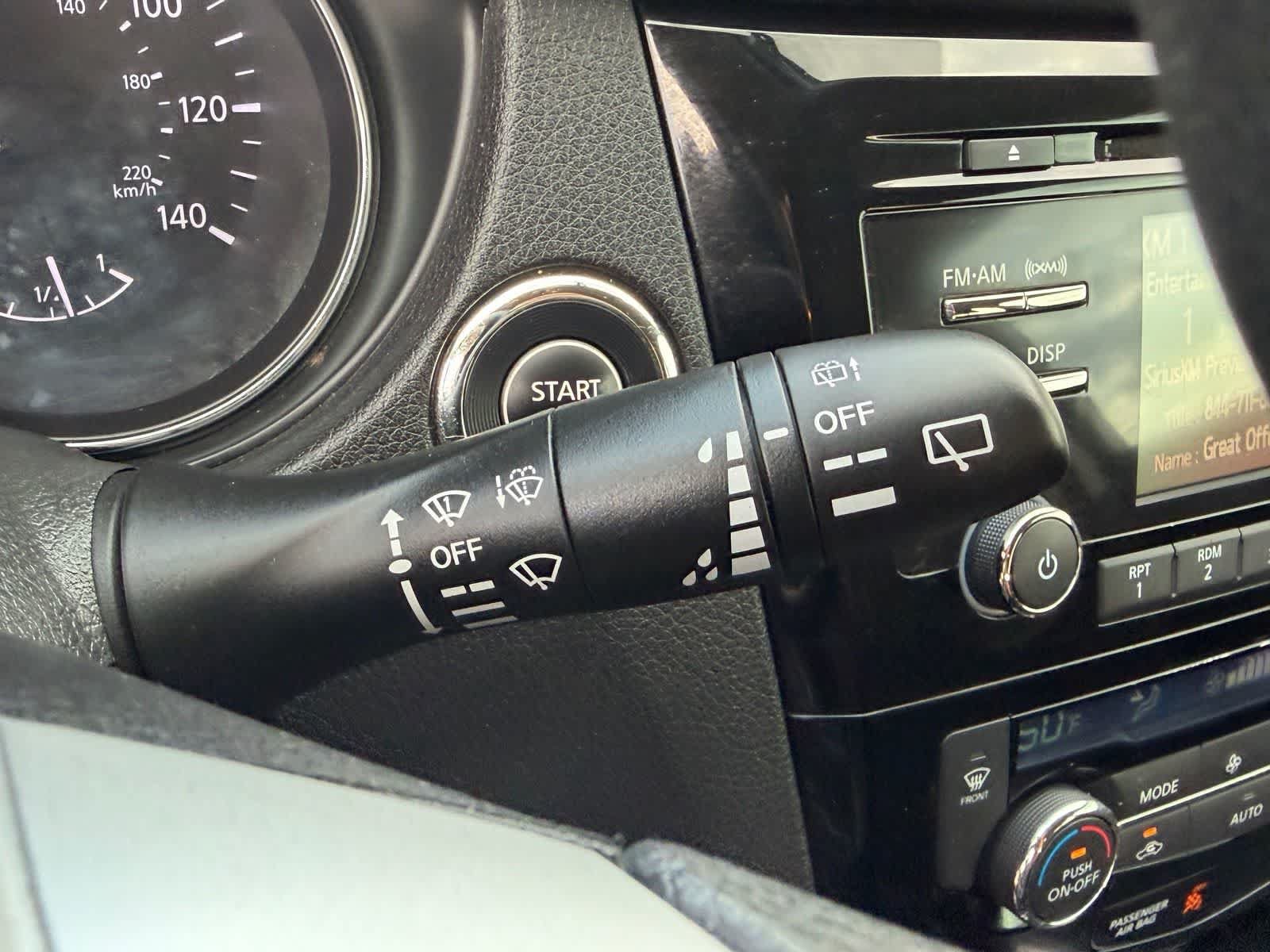 Used 2014 Nissan Rogue SV FWD image 19