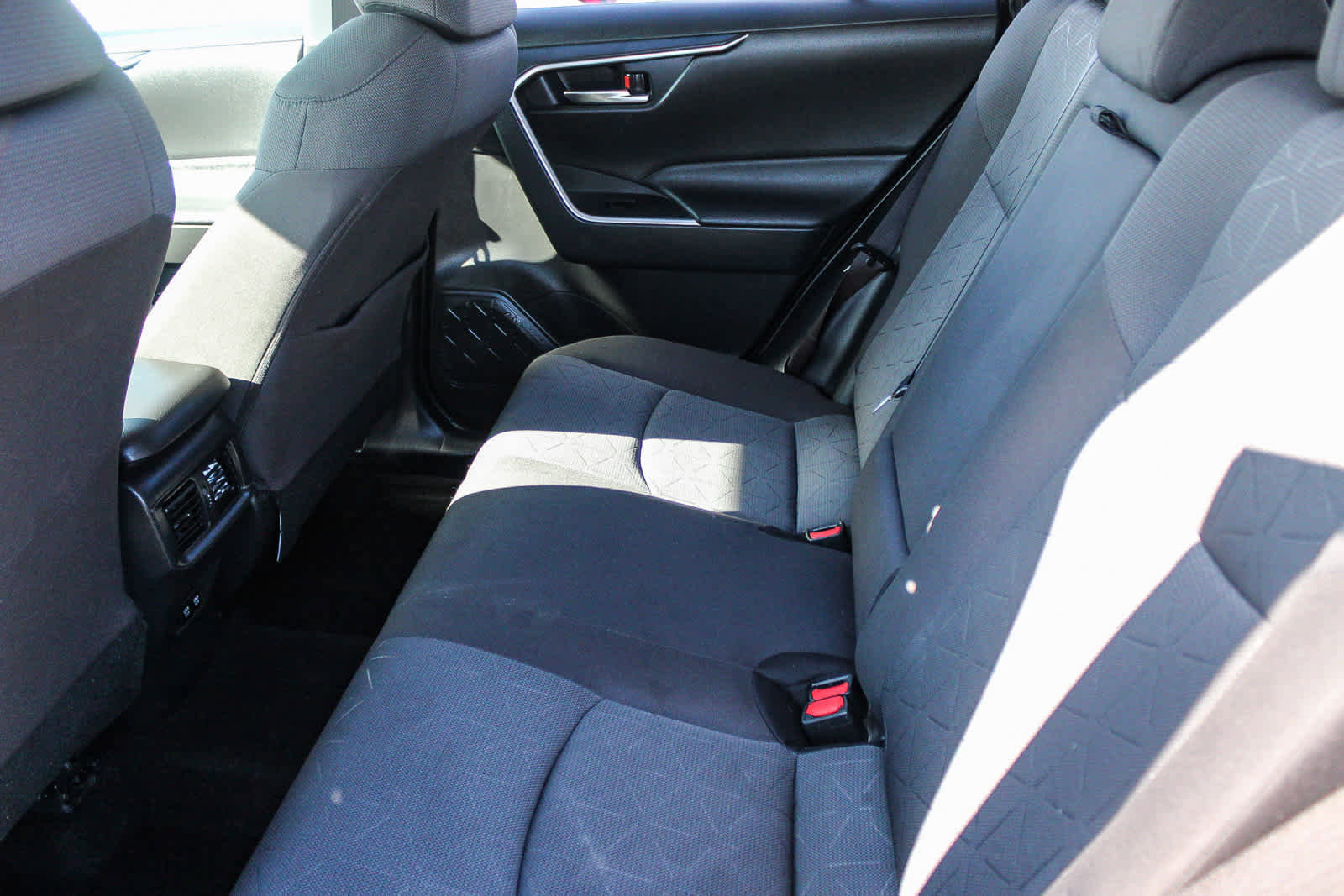 Used 2021 Toyota RAV4 XLE image 18