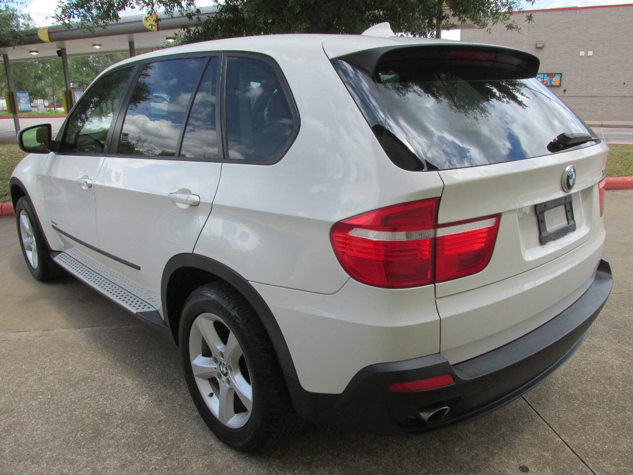 Used 2010 BMW X5 xDrive30i image 5