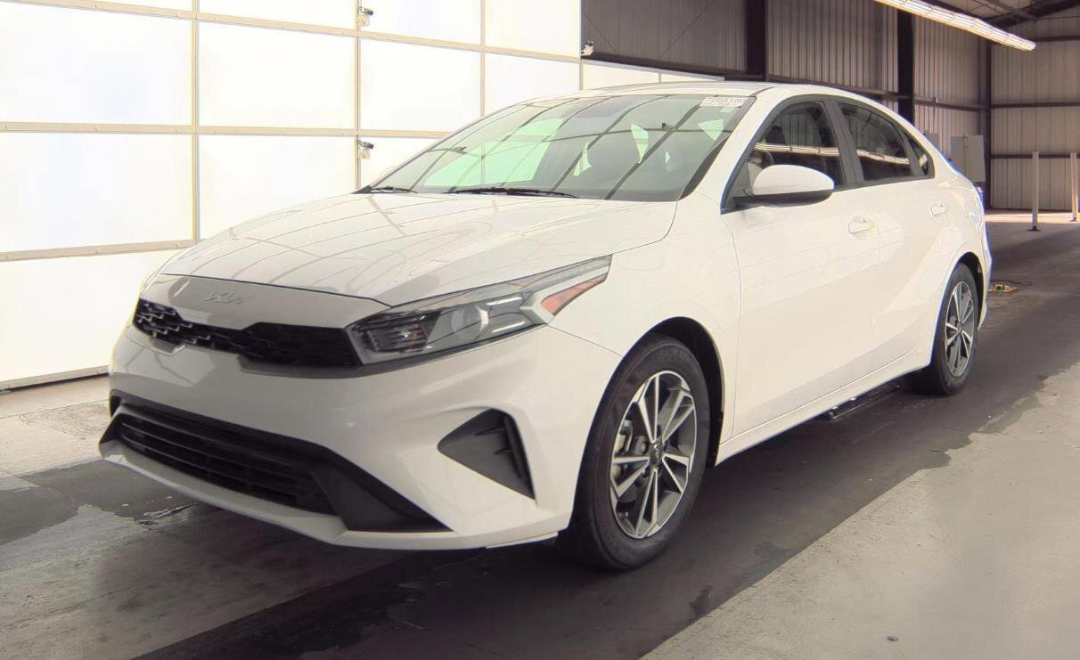 Used 2023 Kia Forte LXS image 2