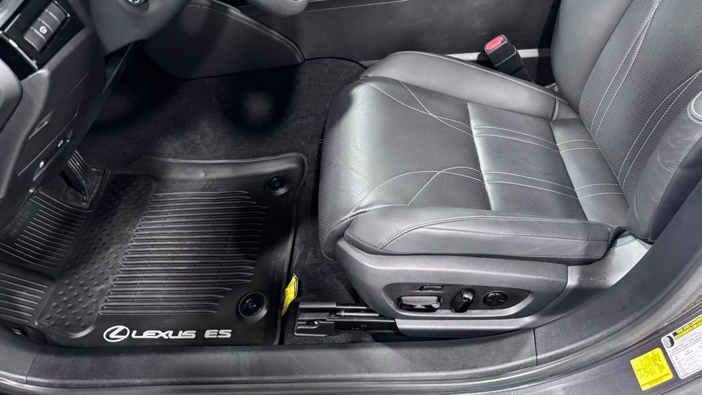 Used 2023 Lexus ES 350 Luxury w/ Accessory Package (Z1) image 11
