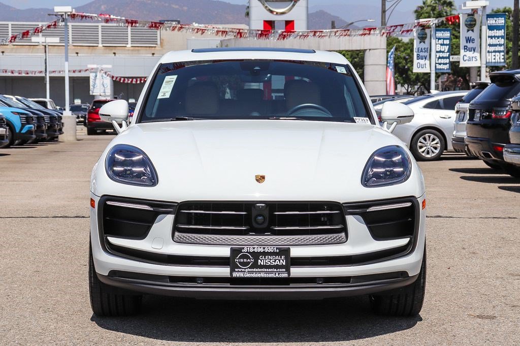 Used 2024 Porsche Macan AWD/4WD image 2