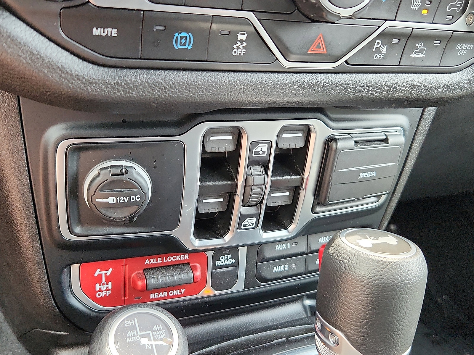 Certified 2024 Jeep Wrangler Unlimited AWD/4WD image 15