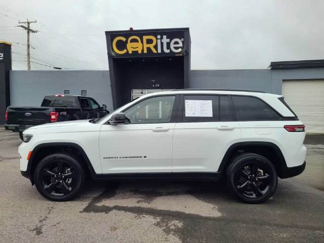 Used 2023 Jeep Grand Cherokee Altitude AWD/4WD image 12