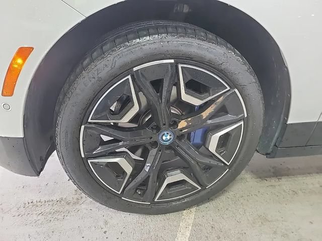 Used 2024 BMW iX xDrive50 w/ Premium Package AWD/4WD image 2