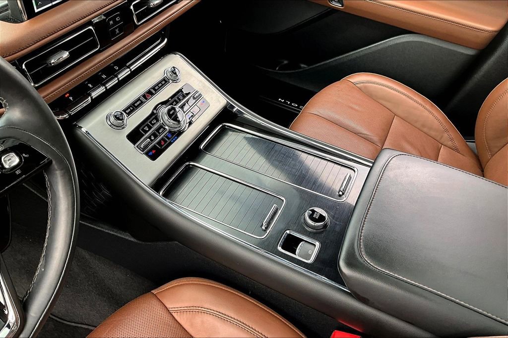 Used 2022 Lincoln Aviator Reserve w/ Equipment Group 201A image 17