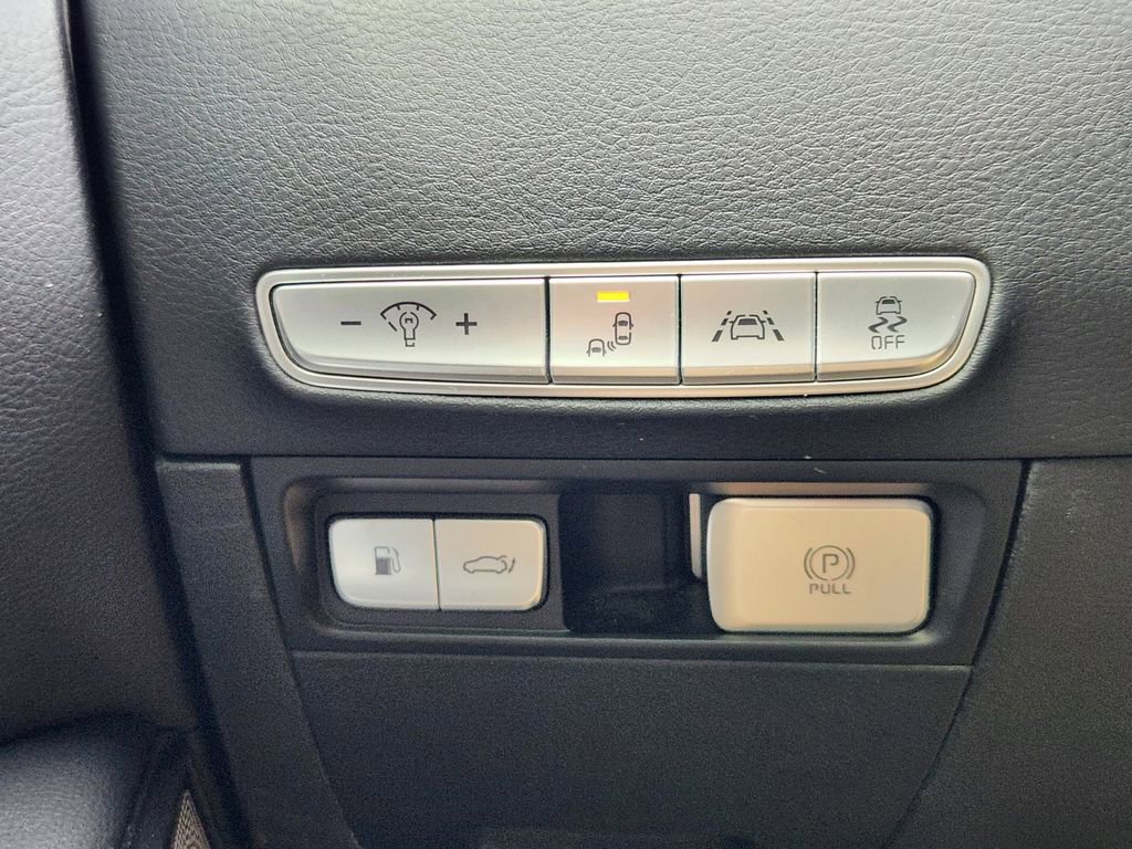 Used 2019 Kia K900 Luxury image 22