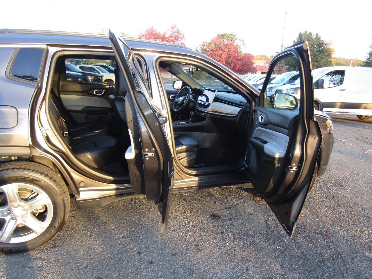 Used 2024 Jeep Compass Latitude AWD/4WD image 22