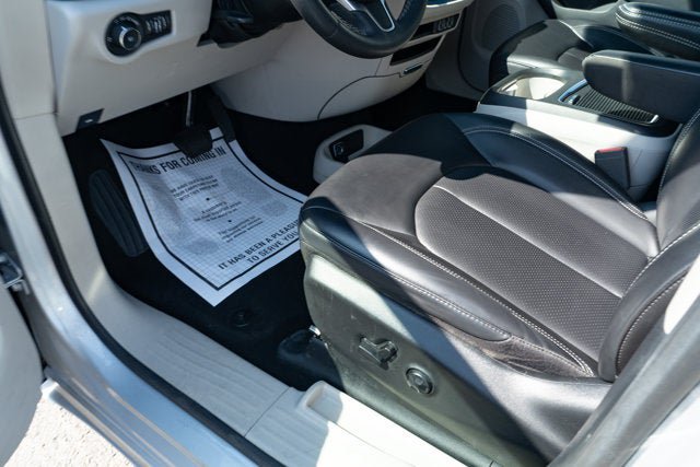 Used 2023 Chrysler Pacifica Touring-L FWD image 26