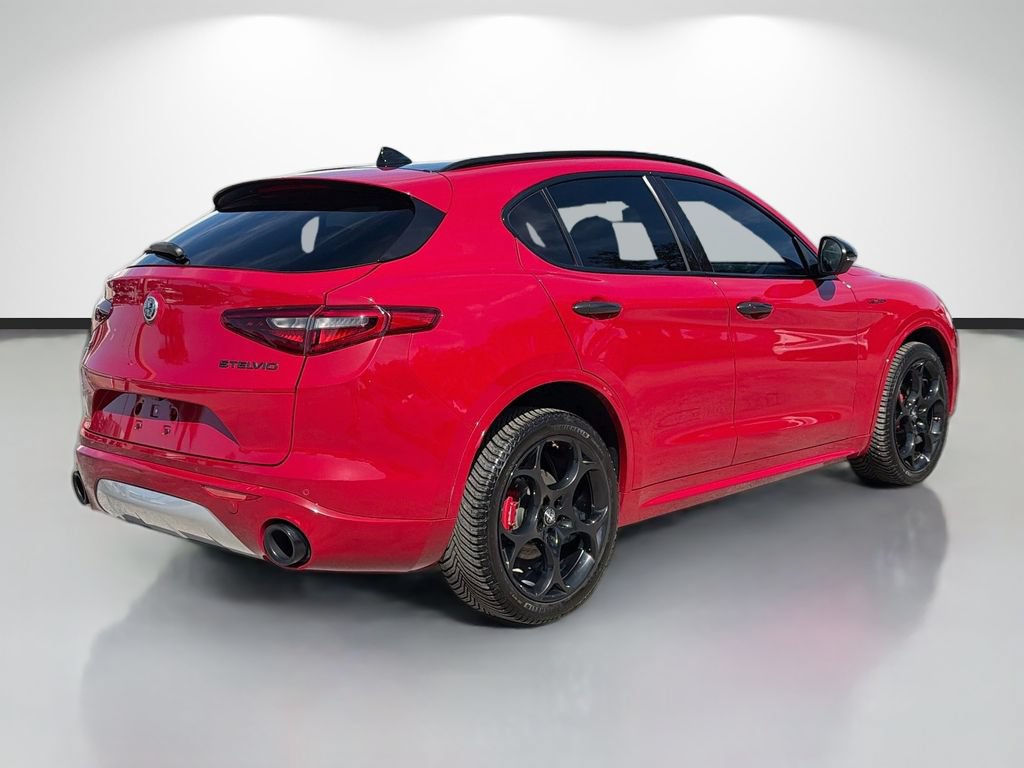 Used 2022 Alfa Romeo Stelvio Veloce AWD/4WD image 7