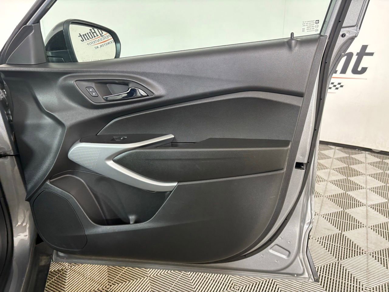 Used 2024 Chevrolet Trax RS image 25