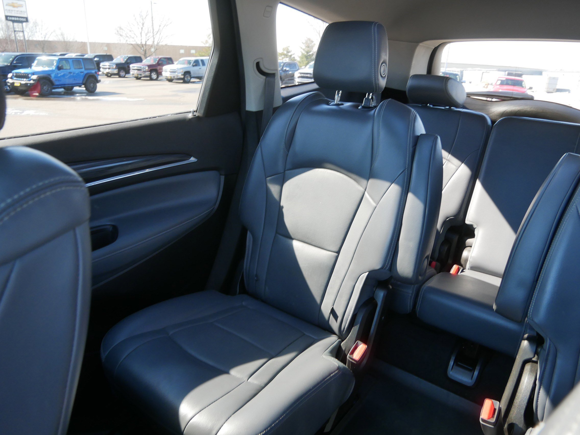 Used 2018 Buick Enclave Essence image 12