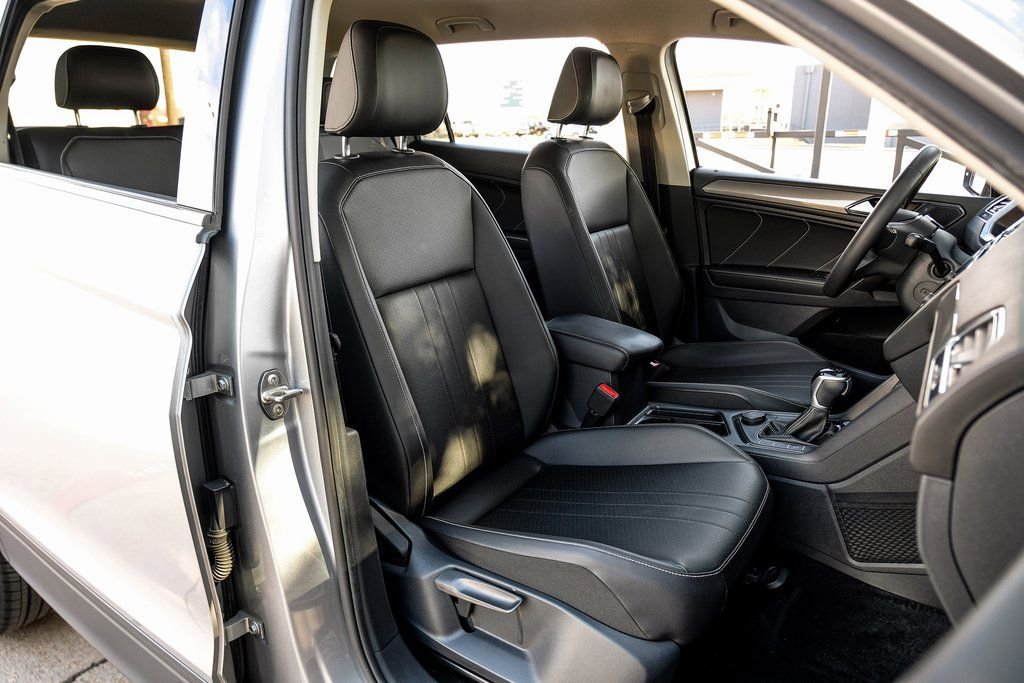 Used 2022 Volkswagen Tiguan SE AWD/4WD image 48